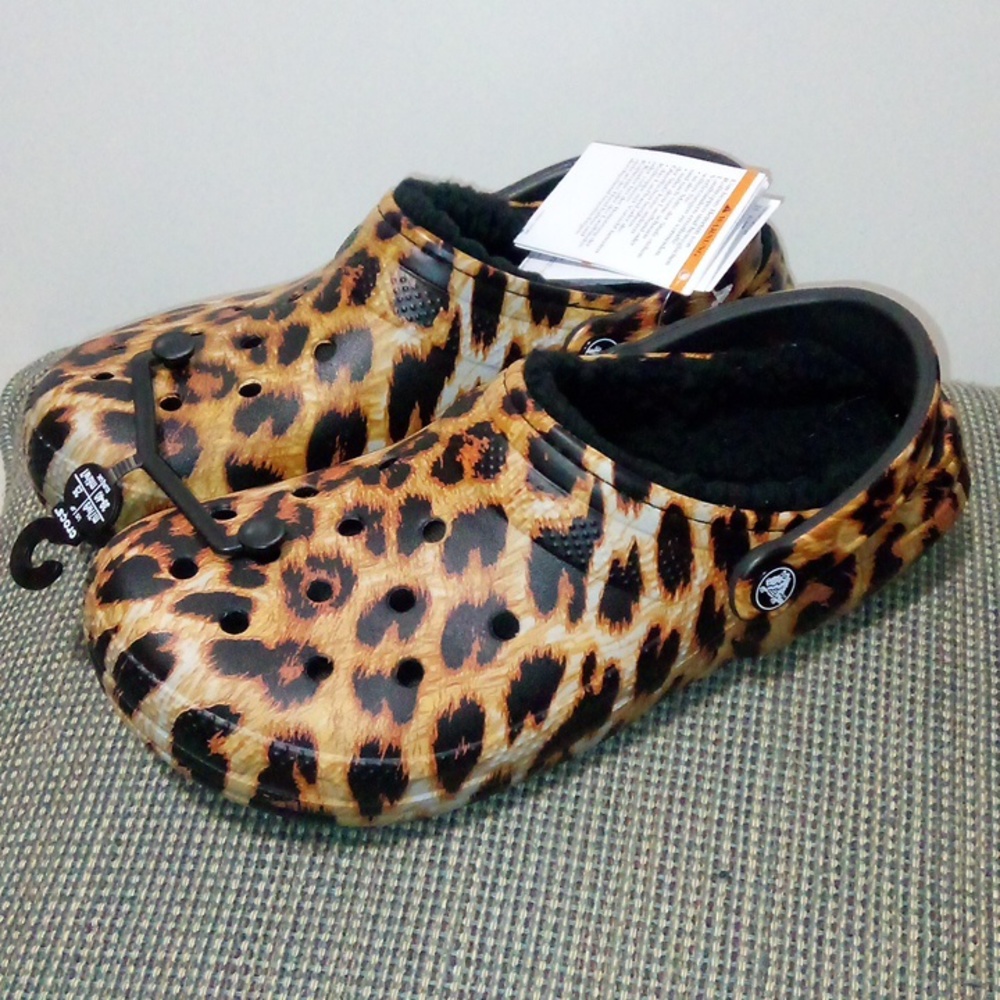 🆕 Crocs Fleece Lined Leopard Print Clogs